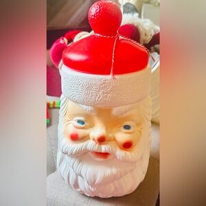 Vintage plastic Santa cookie jar. In great condition!